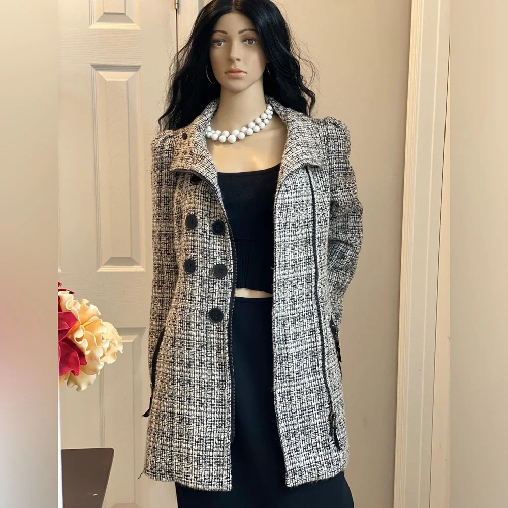 Bebe Jacket, elegant coat with zipper and buttons, great design,very comfortable - Picture 2 of 6